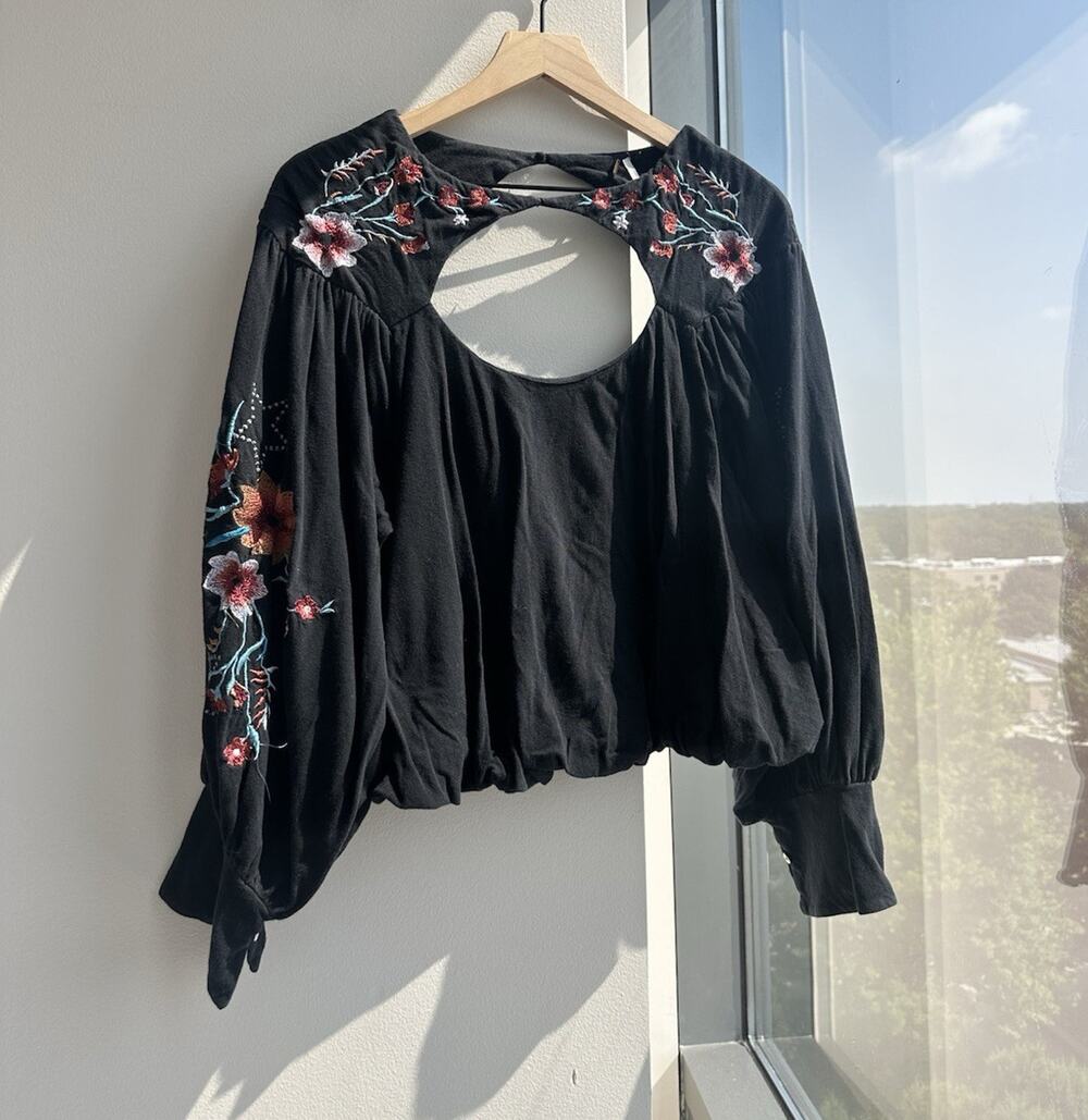 Free People Black Floral Embroidered Balloon Sleeve Round Neck Crop Top M